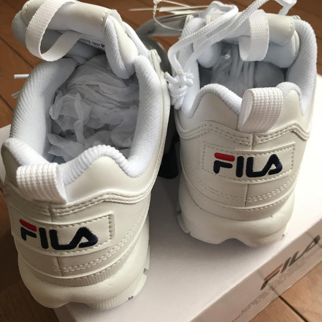 FILA(フィラ)のフィラスニーカー白23.5センチ（22.5か23センチ相当） レディースの靴/シューズ(スニーカー)の商品写真