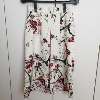 ザラ(ZARA)のZARA スカート 白 ボタニカル柄 花柄 ZARAWOMAN (ひざ丈スカート)