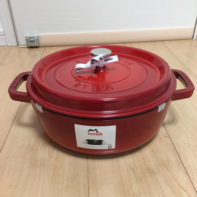 12／13まで値下げ 未使用 staub ココットラウンド シャロー 26㎝インテリア/住まい/日用品