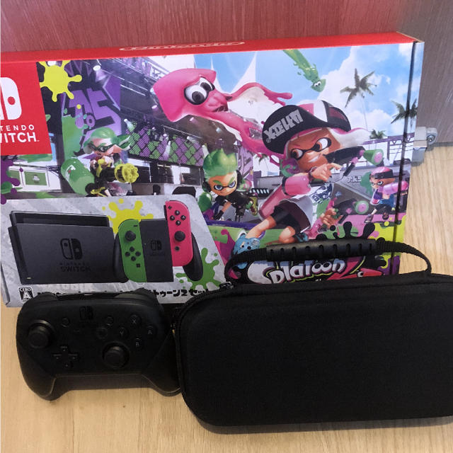 Nintendo Switch(ニンテンドースイッチ)のスプラトゥーン版スイッチ（プロコン、ケース、ソフト付き） エンタメ/ホビーのゲームソフト/ゲーム機本体(家庭用ゲーム機本体)の商品写真