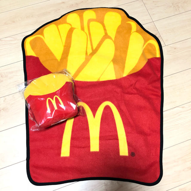 マクドナルド(マクドナルド)のブランケット&ミニクッション（専用） キッズ/ベビー/マタニティのこども用ファッション小物(おくるみ/ブランケット)の商品写真