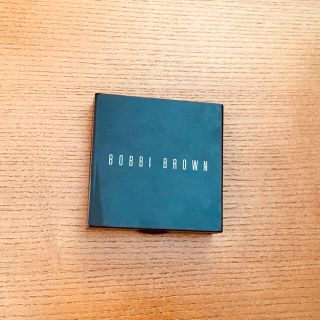 ボビイブラウン(BOBBI BROWN)の【BOBBI BROWN】プレストパウダー 01 ペールイエロー(フェイスパウダー)