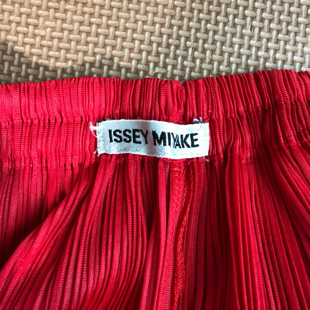 PLEATS PLEASE ISSEY MIYAKE(プリーツプリーズイッセイミヤケ)のプリーツプリーズ PLEATS PLEASE ボトムス ハーフパンツ レディースのパンツ(ハーフパンツ)の商品写真