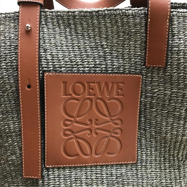 LOEWE(ロエベ)のLOEWE ロエベ かごバッグ 新品 国内直営店購入 Mサイズ レディースのバッグ(かごバッグ/ストローバッグ)の商品写真