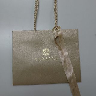 ヴェルサーチ(VERSACE)の52: ヴェルサーチ リボン付 紙袋 ゴールド(ショップ袋)