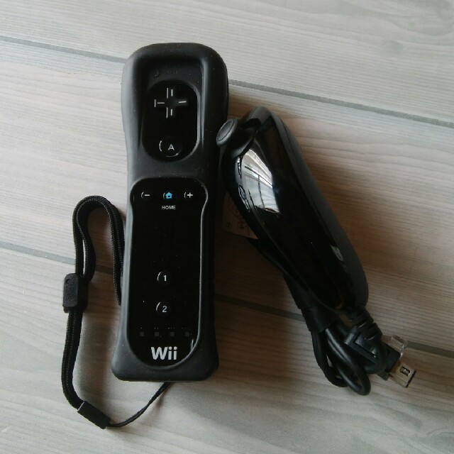 Wii(ウィー)のWiiリモコン ヌンチャクセット　黒 エンタメ/ホビーのゲームソフト/ゲーム機本体(その他)の商品写真