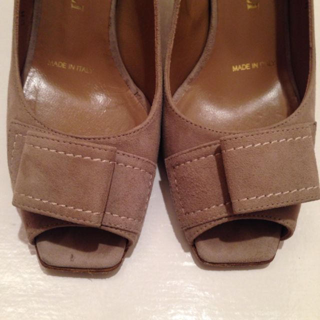 BRUNOMAGLI(ブルーノマリ)のベージュパンプス 34.5 レディースの靴/シューズ(ハイヒール/パンプス)の商品写真