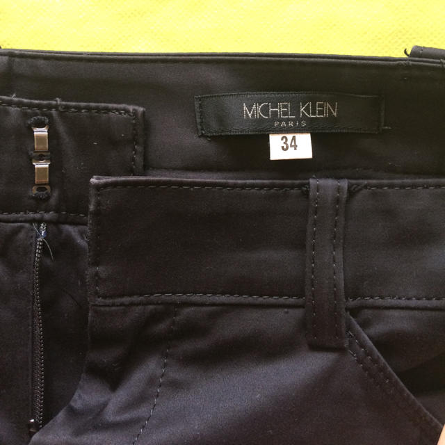 MICHEL KLEIN(ミッシェルクラン)のふくらはぎ丈　パンツ 黒　股上浅め　MICHEL KLEIN レディースのパンツ(クロップドパンツ)の商品写真