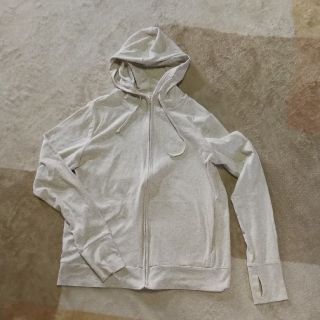 ユニクロ(UNIQLO)のるる様専用　値下げしました！　ユニクロ　UVカット　フルジップパーカ　XL (パーカー)