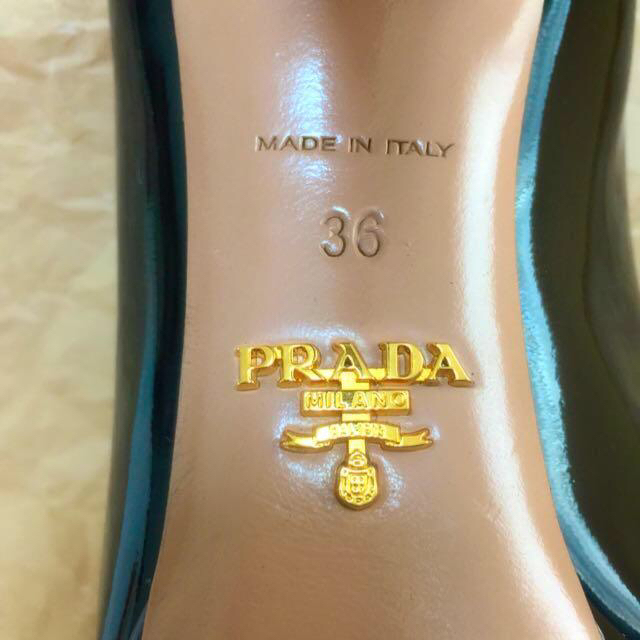 PRADA(プラダ)のプラダ 黒パンプス レディースの靴/シューズ(ハイヒール/パンプス)の商品写真