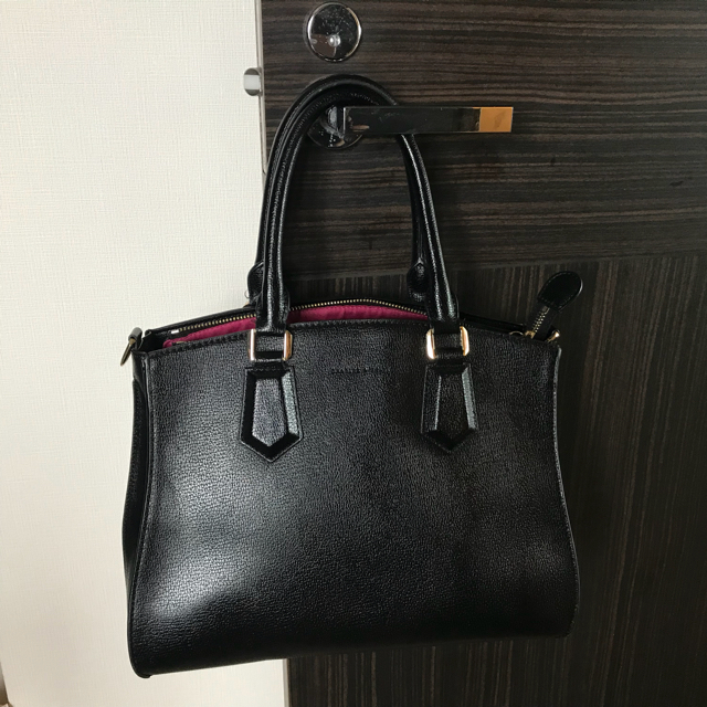 Charles and Keith(チャールズアンドキース)の〔さあや様専用〕 CHARLES & KEITH チャールスアンドケイス レディースのバッグ(ハンドバッグ)の商品写真