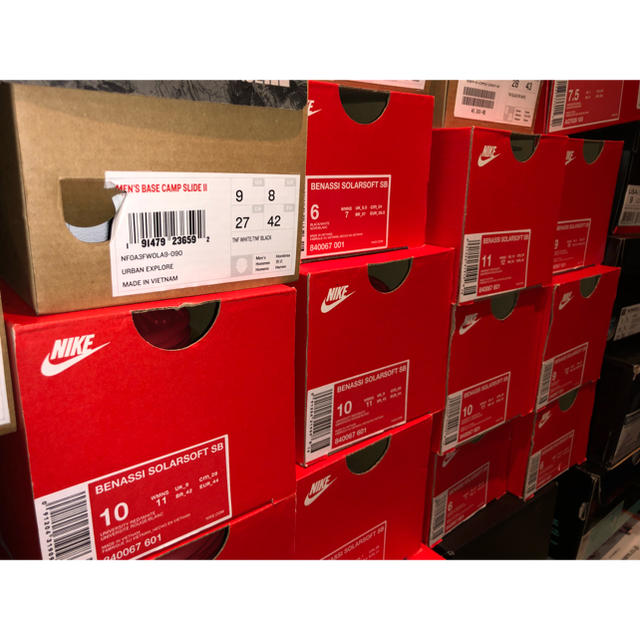 送料込最安 NIKE SB ベナッシシャワーサンダル 24cm 赤 RED 新品