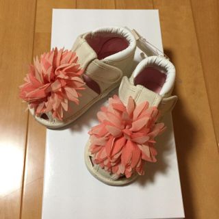 お花がかわいい♡アイボリーのサンダル新品未使用13.5(サンダル)