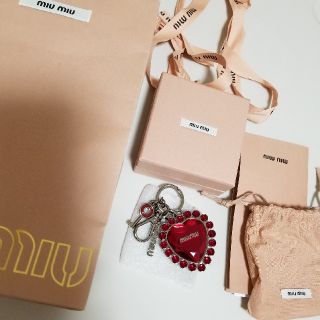 ミュウミュウ(miumiu)のmiu miu キーチャーム　未使用新品(キーホルダー)