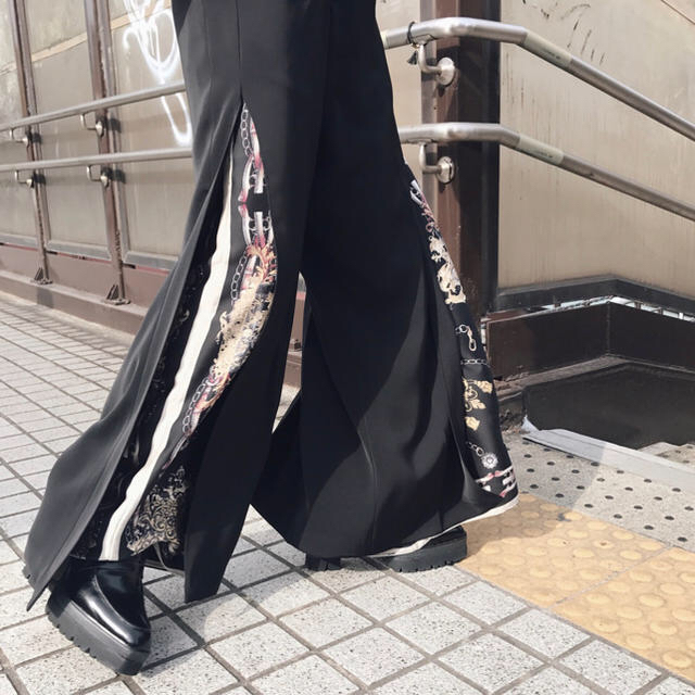 Ameri VINTAGE(アメリヴィンテージ)のLAYERED WIDE PANTS レディースのパンツ(カジュアルパンツ)の商品写真