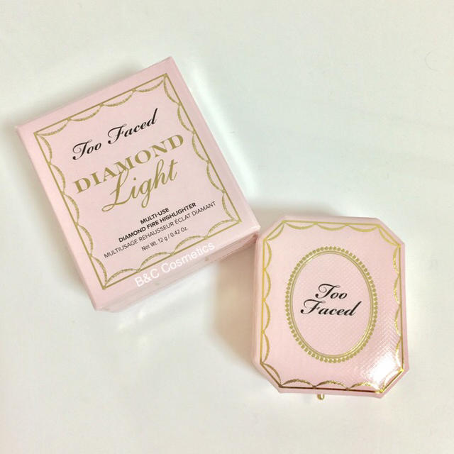 Too Faced(トゥフェイス)のトゥーフェイス ダイヤモンドハイライティング 箱付き コスメ/美容のベースメイク/化粧品(フェイスパウダー)の商品写真