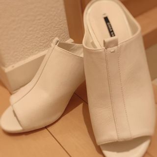 ザラ(ZARA)のザラ サンダル ホワイト 35(サンダル)