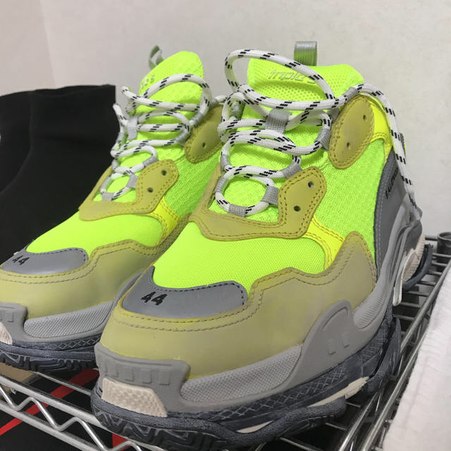 Balenciaga(バレンシアガ)のBALENCIAGA triple s ネオンイエロー メンズの靴/シューズ(スニーカー)の商品写真