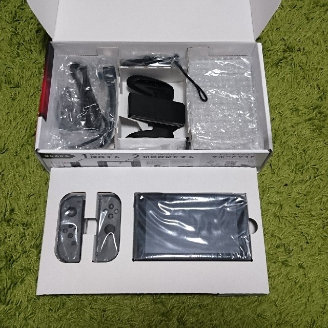 Nintendo Switch(ニンテンドースイッチ)の任天堂switch ブラック エンタメ/ホビーのゲームソフト/ゲーム機本体(家庭用ゲーム機本体)の商品写真