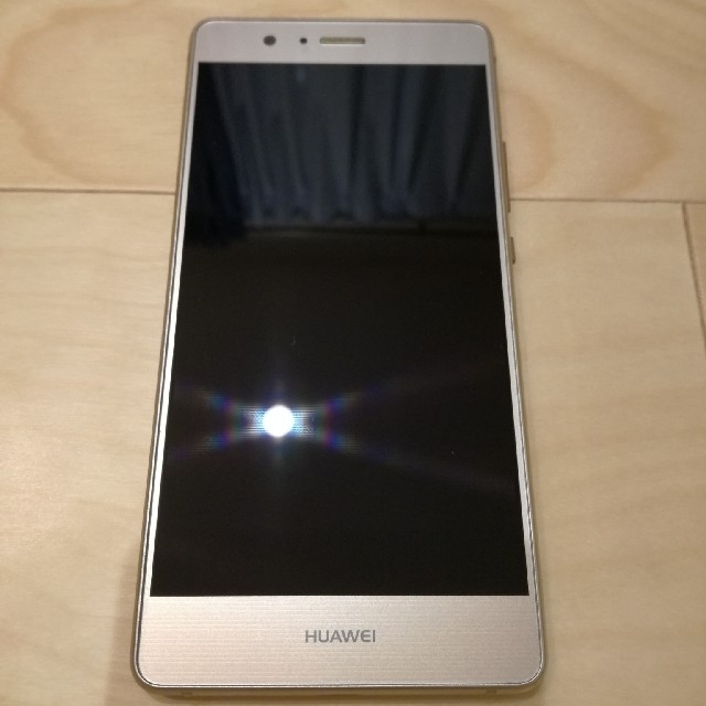 ANDROID(アンドロイド)のHUAWEI P9 lite ゴールド SIMフリー版 スマホ/家電/カメラのスマートフォン/携帯電話(スマートフォン本体)の商品写真