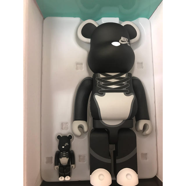 NIKE(ナイキ)の★ BE＠RBRICK NIKE SB BLACK 400%&100% ★ エンタメ/ホビーのフィギュア(スポーツ)の商品写真