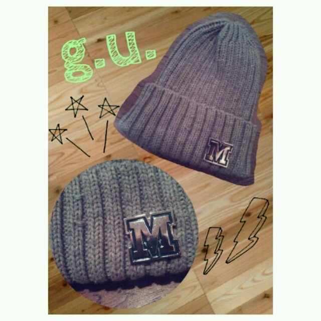 GU(ジーユー)のﾌﾞﾛｰﾁ付♡grayﾆｯﾄ帽♡ レディースの帽子(ニット帽/ビーニー)の商品写真