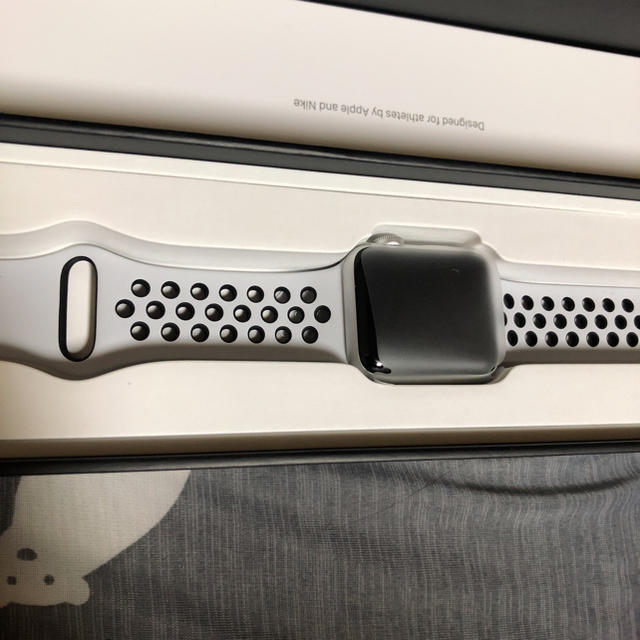 Apple Watch(アップルウォッチ)のapple watch×NIKE 38mmseries3 白 メンズの時計(腕時計(デジタル))の商品写真