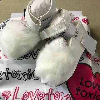 ラブトキシック(lovetoxic)のラブトキ ファーサンダル ニコラ掲載(サンダル)