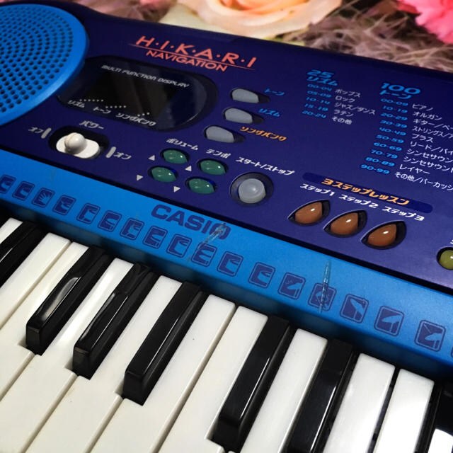 CASIO(カシオ)のカシオ LK-5 光ナビ 電子キーボード アダプター付き CASIO 32鍵盤 楽器の鍵盤楽器(キーボード/シンセサイザー)の商品写真