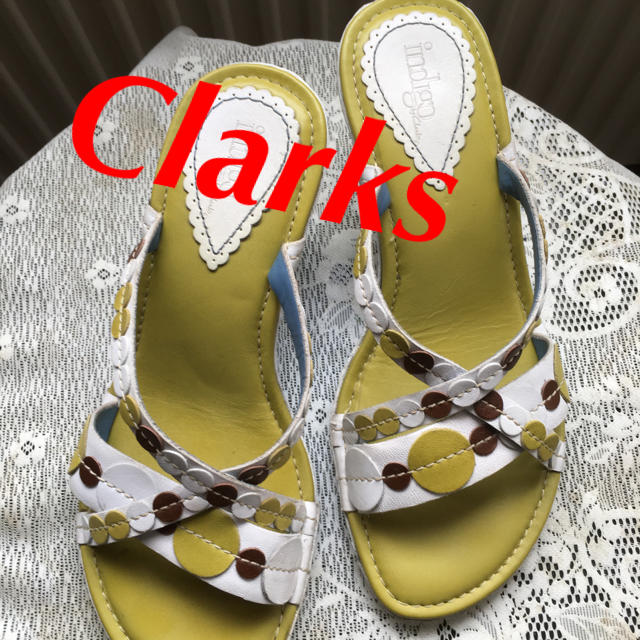 Clarks(クラークス)のClarks クラークス サンダル ミュール モスグリーン 米購入 S 白 レディースの靴/シューズ(ミュール)の商品写真