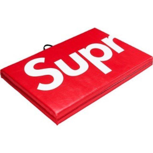 Supreme(シュプリーム)のSupreme Everlast Folding Exercise Mat  スポーツ/アウトドアのトレーニング/エクササイズ(トレーニング用品)の商品写真