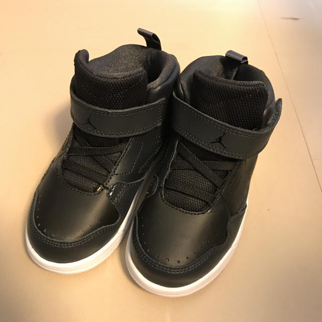 NIKE(ナイキ)の【未使用】 Nike Jordan Flight 9C(15cm) キッズ/ベビー/マタニティのキッズ靴/シューズ(15cm~)(スニーカー)の商品写真