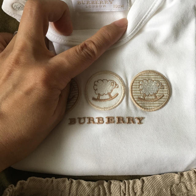 BURBERRY(バーバリー)のバーバリー  80  ティーシャツ、半ズボン キッズ/ベビー/マタニティのベビー服(~85cm)(Ｔシャツ)の商品写真