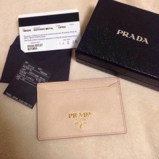 プラダ(PRADA)のPRADA定期入れ☆美品(名刺入れ/定期入れ)