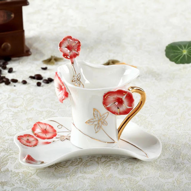 上品陶器ティーカップ＆ソーサー 4客セット ．立体花型ティーセット