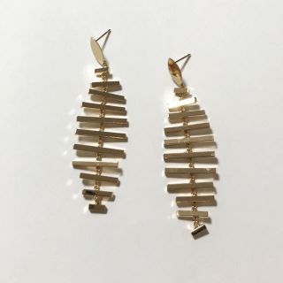 ザラ(ZARA)のゴールド♡フィッシュ♡ボーン♡ゆらゆら♡ピアス(ピアス)