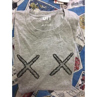 ユニクロ(UNIQLO)の専用 KAWS カウズ Tシャツ 新品未使用 グレー L(Tシャツ/カットソー(半袖/袖なし))