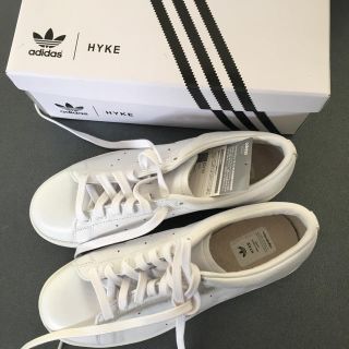 ハイク(HYKE)のhyke✖adidas  スニーカー 未使用品　24.5ｃｍ(スニーカー)