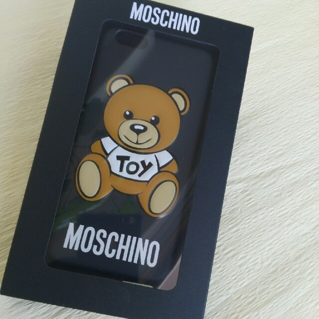 MOSCHINO(モスキーノ)の新品特価　IPHONE6/6sプラス　モスキーノ　MOSCHINO　スマホケース スマホ/家電/カメラのスマホアクセサリー(iPhoneケース)の商品写真