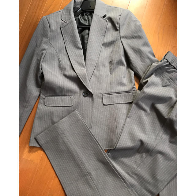 intesucre(アンテシュクレ)のレディース スーツ三点セット 新品未使用11号です。 レディースのフォーマル/ドレス(スーツ)の商品写真