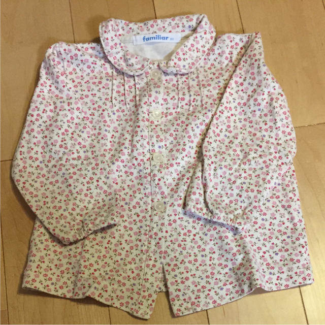 familiar(ファミリア)の商談中 花柄 ブラウス80 キッズ/ベビー/マタニティのベビー服(~85cm)(シャツ/カットソー)の商品写真