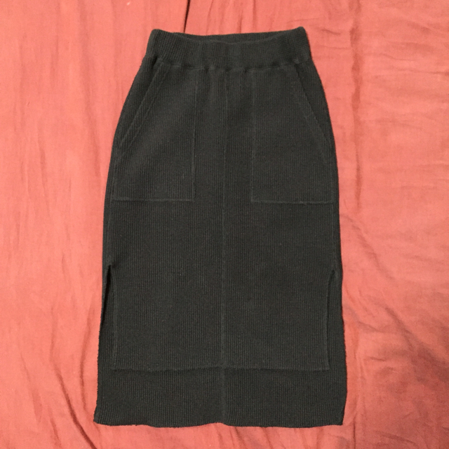PHEENY(フィーニー)のPHEENY ビッグワッフルスリットスカート（黒） レディースのスカート(ひざ丈スカート)の商品写真