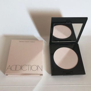 アディクション(ADDICTION)のADDICTION シアープレストパウダー 001(フェイスパウダー)