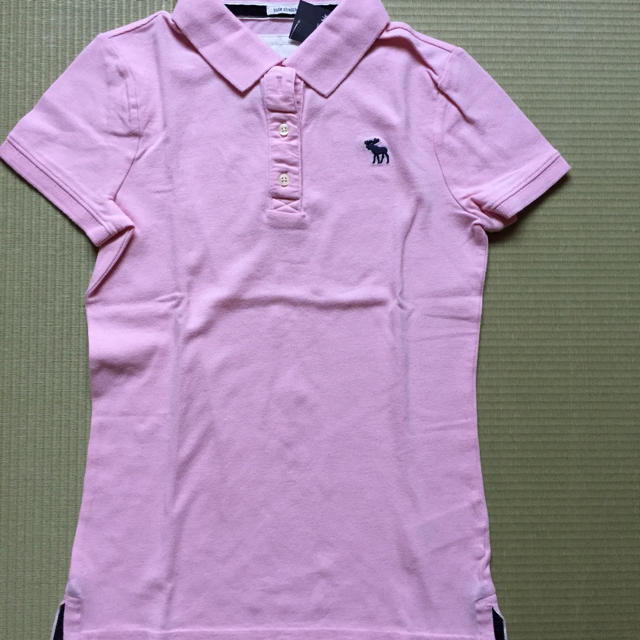 Abercrombie&Fitch(アバクロンビーアンドフィッチ)の未使用  アバクロ  ポロシャツ レディースのトップス(ポロシャツ)の商品写真