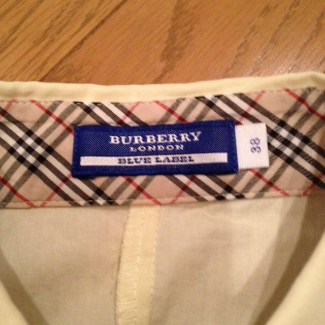 BURBERRY(バーバリー)のブルーレーベル☆イエローシャツ七分 レディースのトップス(シャツ/ブラウス(長袖/七分))の商品写真