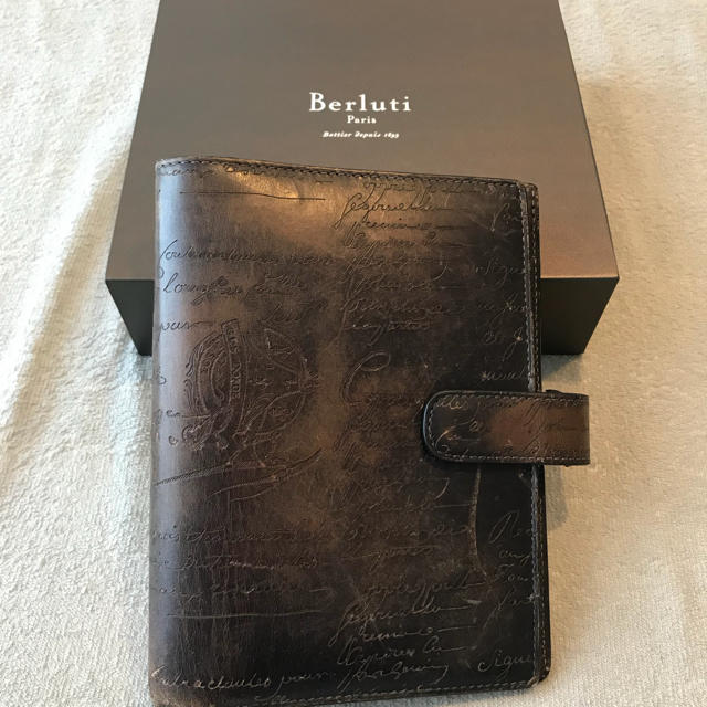 Berluti(ベルルッティ)の☆ベルルッティ  カリグラフィー 手帳カバー ☆ メンズのファッション小物(手帳)の商品写真