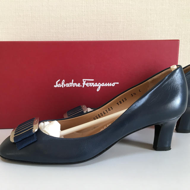 【美品】 フェラガモ Salvatore Ferragamo 23.5 ヒール