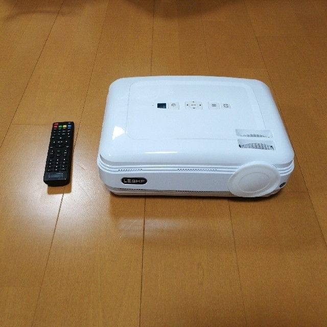 LESHPプロジェクター スマホ/家電/カメラのテレビ/映像機器(プロジェクター)の商品写真