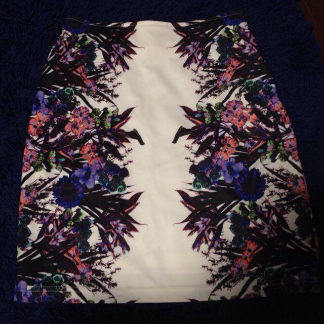 MURUA(ムルーア)のMURUA モダンフラワータイトスカート レディースのスカート(ミニスカート)の商品写真
