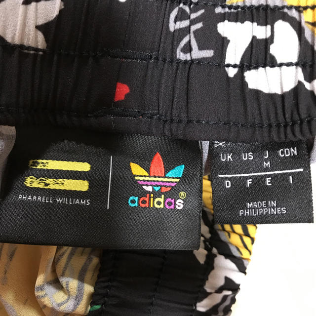 adidas(アディダス)のadidas pharrell アディダス ファレル ショートパンツ レディースのパンツ(ショートパンツ)の商品写真